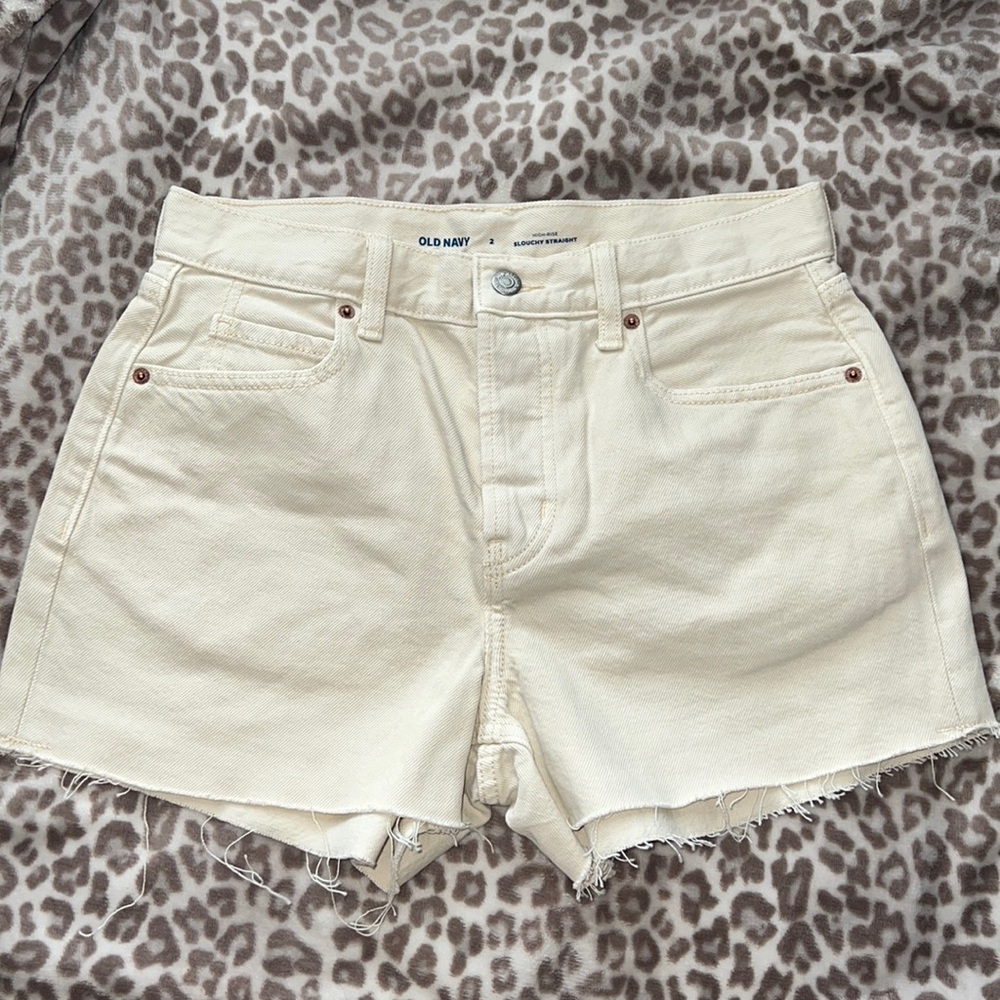 Old navy brand new high rise slouchy straight cream jean shorts size 2